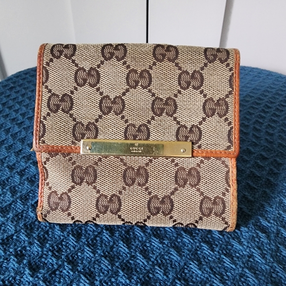 Gucci bi-fold wallet - Picture 1 of 8